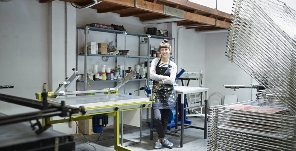 1637264084_262173_1637264303_noticia_normal_recorte1 Foto de mujer en un imprenta